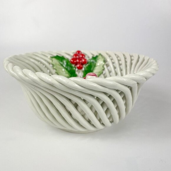Capodimonte Italy Ceramic Basket Lattice Bowl With Holly Berry Applique - Picture 5 of 7